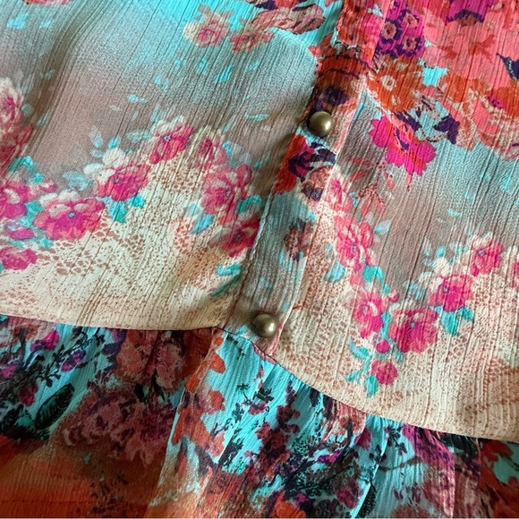 Eyelash Couture Gray and Pink Asymmetrical Flutter Sleeve Tank Top - Picture 4 of 6